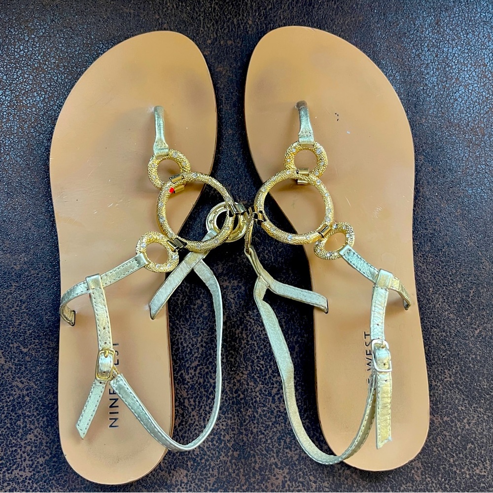 Nine West Gold accent sandals size 9